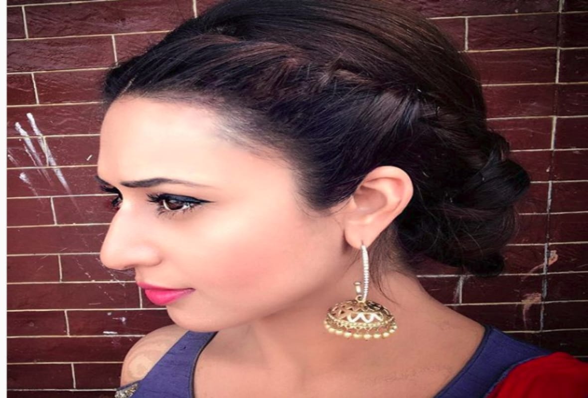 learn best hairstyle for long hair from tv actress divyanka tripathi dahiya
