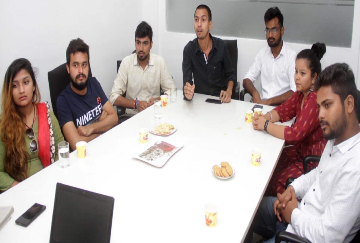 dusu election 2019 amar ujala round table conference student says less fees more books in library