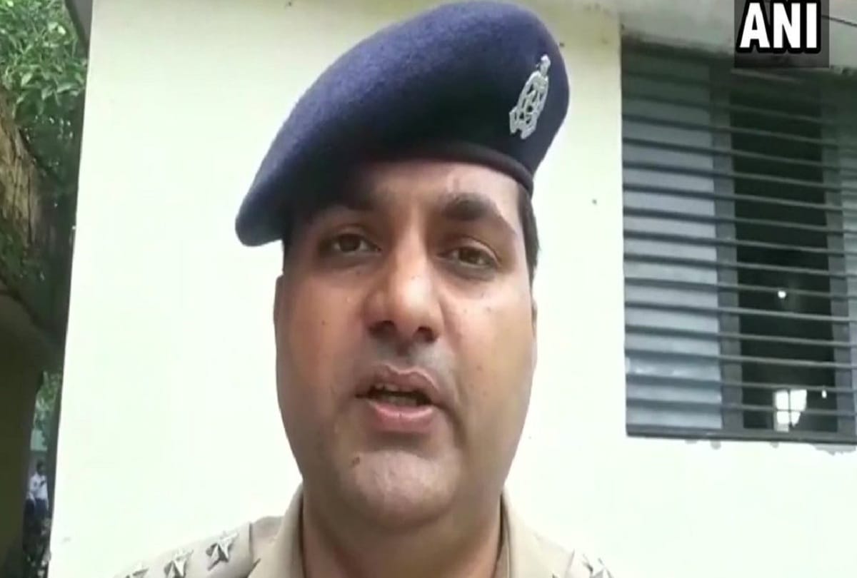 Two people were beaten up by locals in Thakurdwara city earlier today, on suspicion of child-lifting