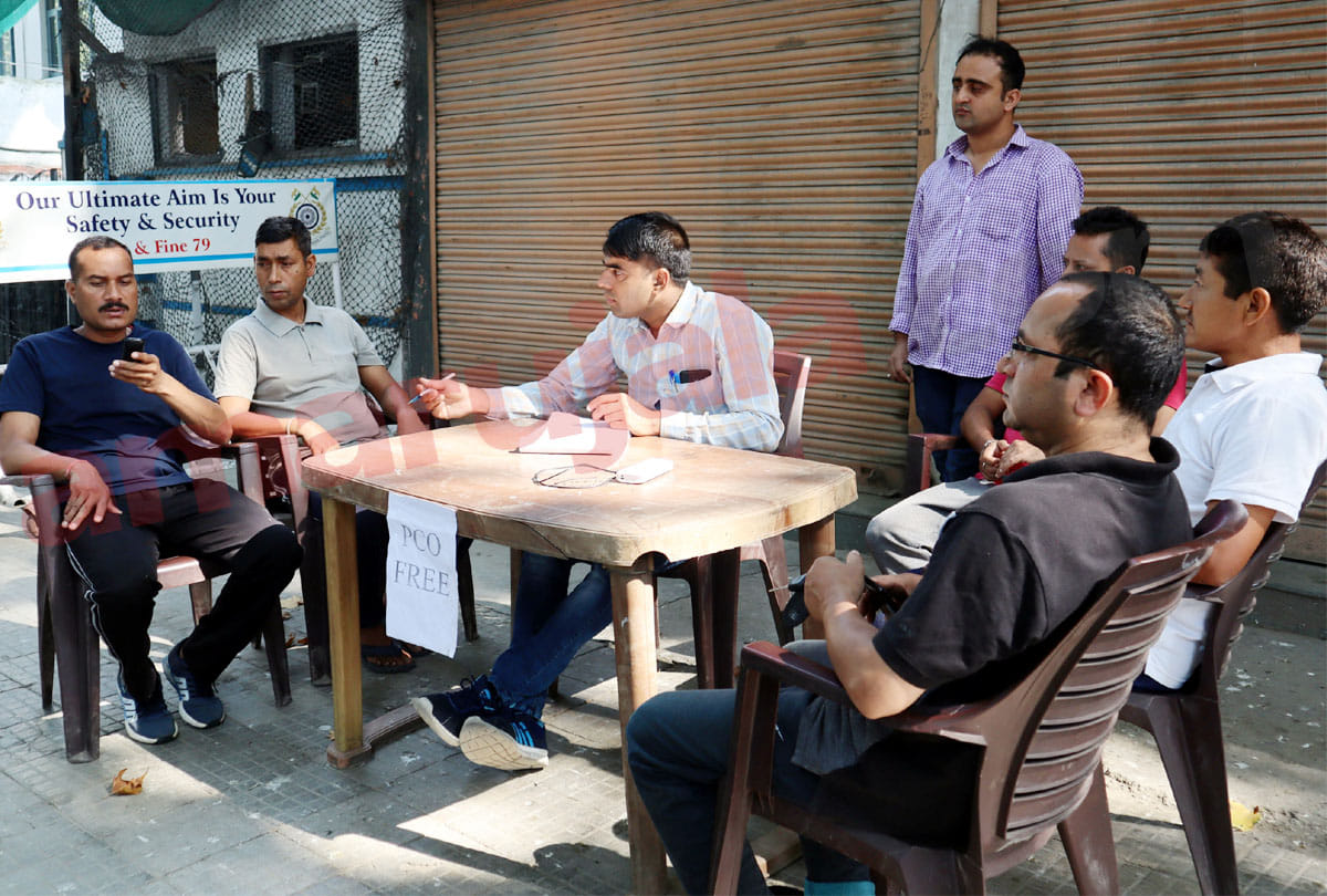 CRPF sets up telephone booth in Srinagar, Jammu Kashmir latest news and visuals