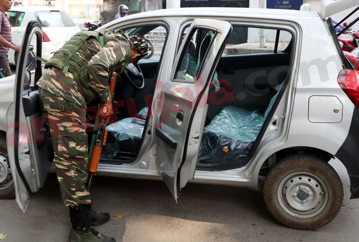 CRPF sets up telephone booth in Srinagar, Jammu Kashmir latest news and visuals