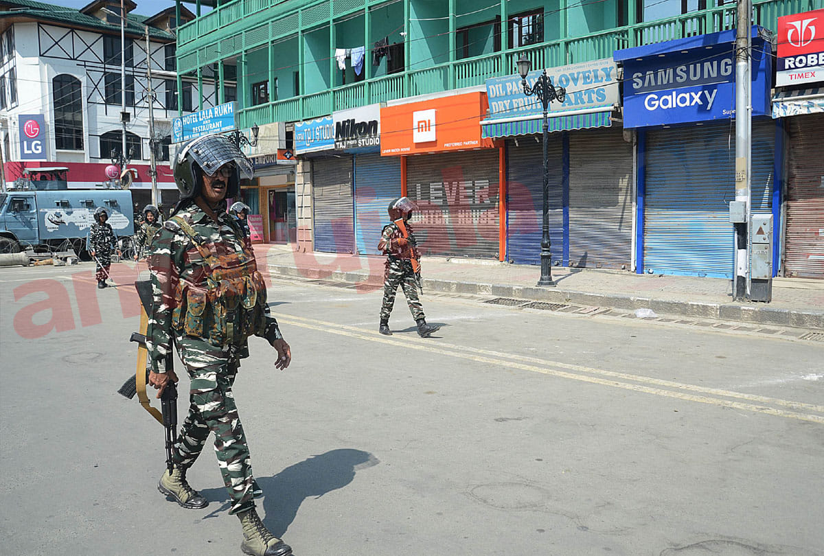 CRPF sets up telephone booth in Srinagar, Jammu Kashmir latest news and visuals