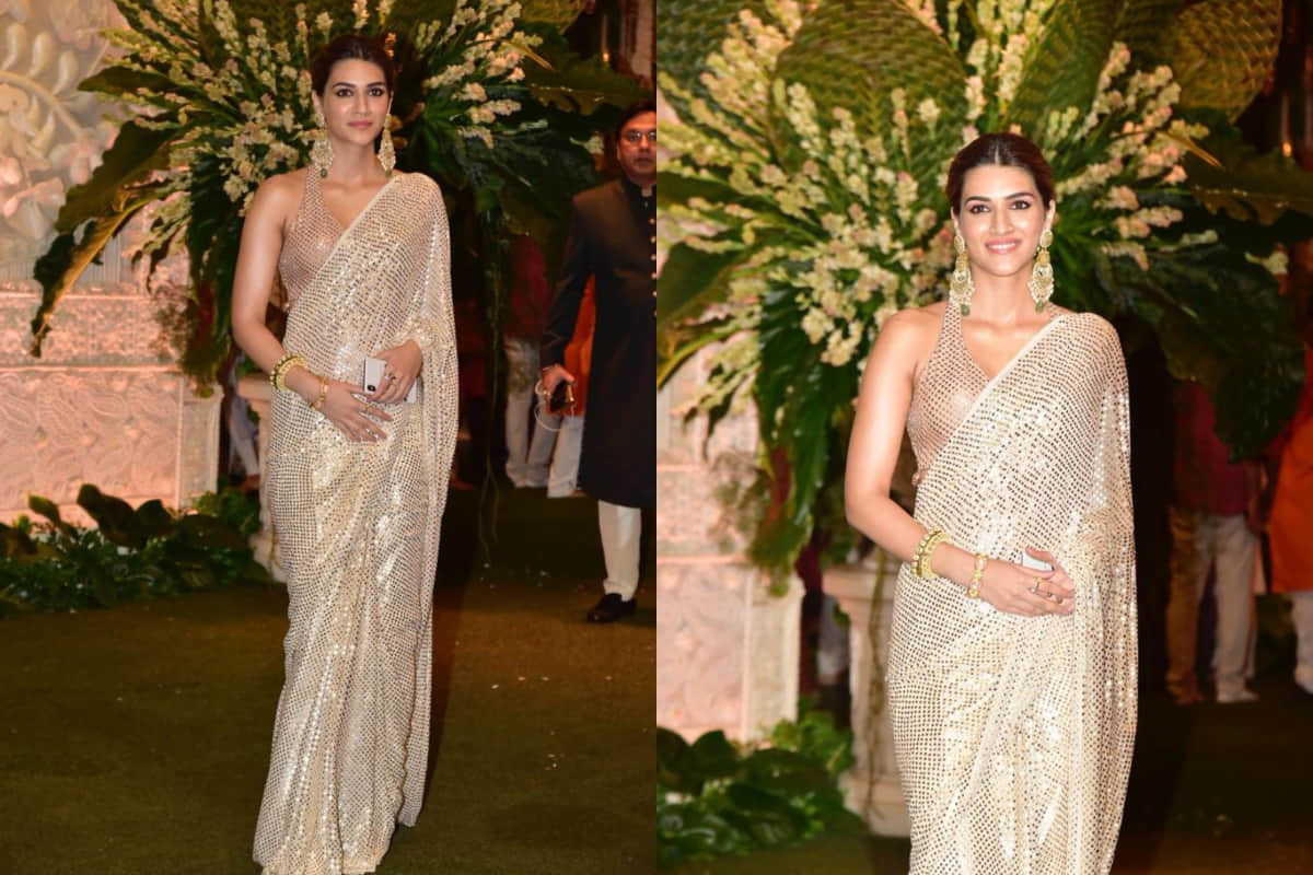 ganesh chaturthi celebration 2019 at mukesh ambani residence kriti sanon stunning look