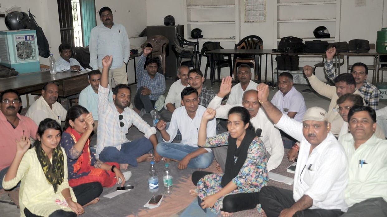 lekhpal dharna in tehseels