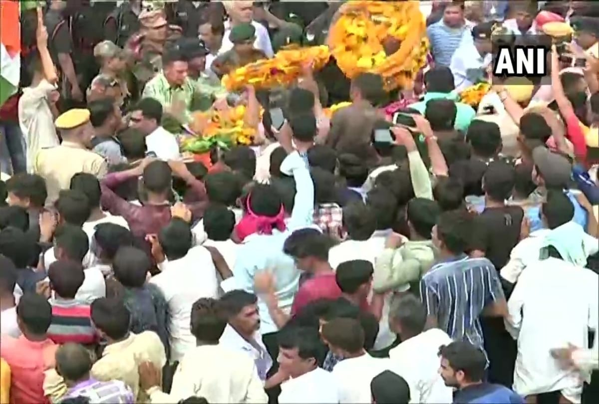 Last rites of Army Grenadier Hemraj Jat being performed in Kishangarh