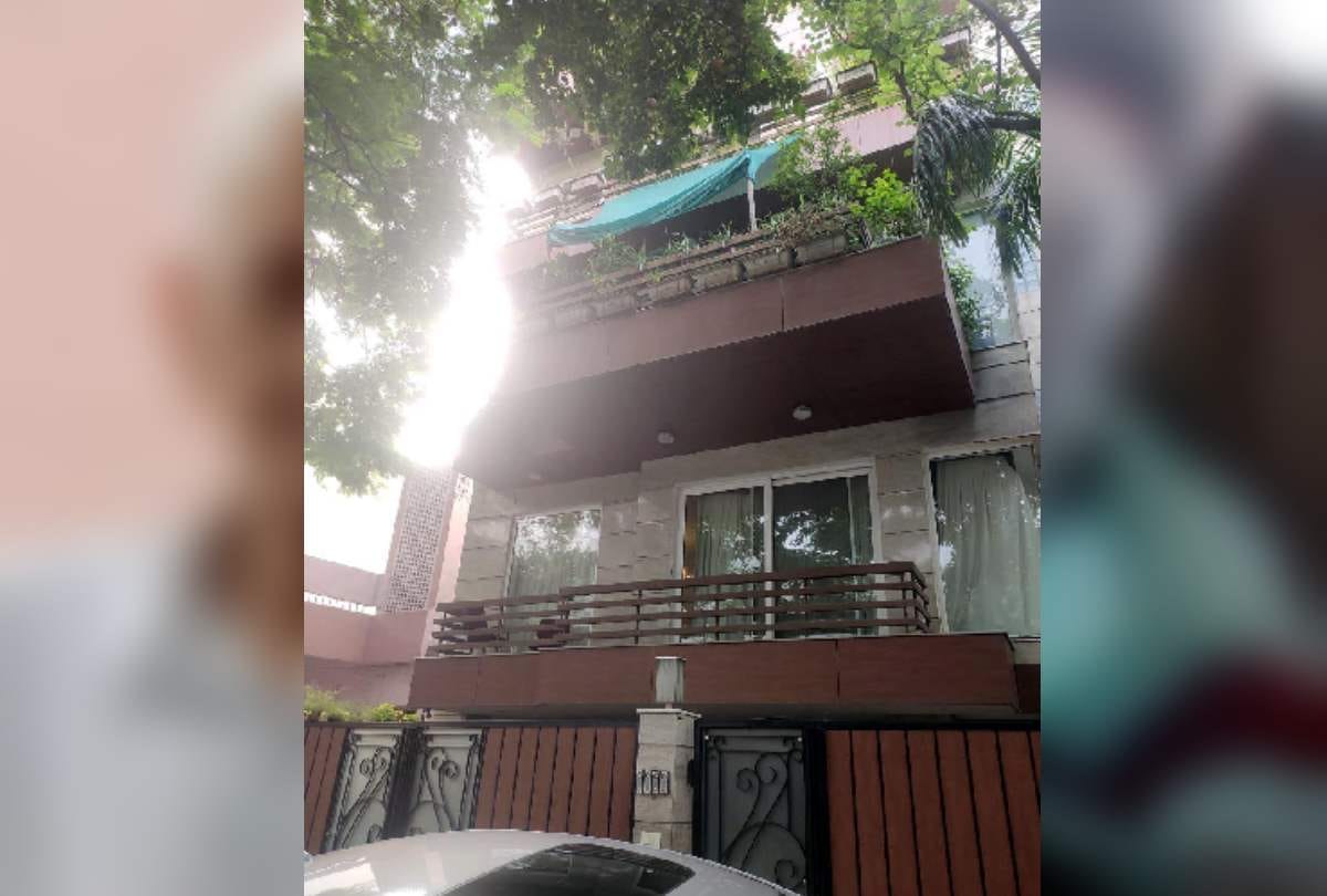 delhi old man killed then body taken in refrigerator and composed in house pit