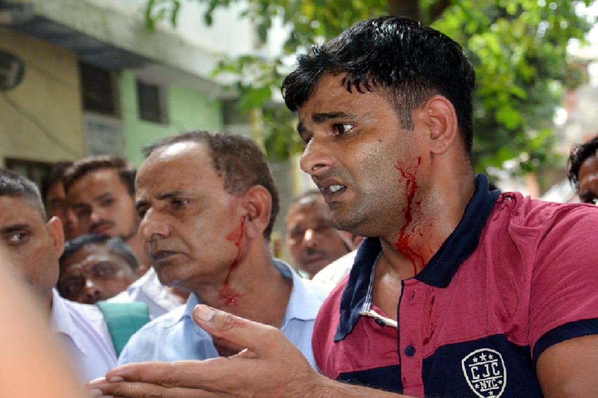Attack on a soldier and his father in court at Muzaffarnagar district
