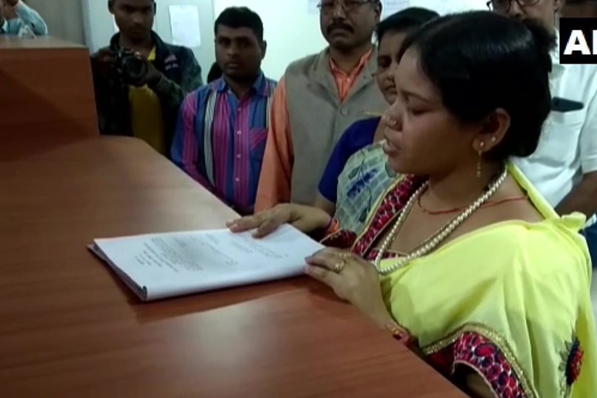 Ojasvi wife of BJP MLA Bheema Mandavi filed first part of nomination as BJP candidate from Dantewada