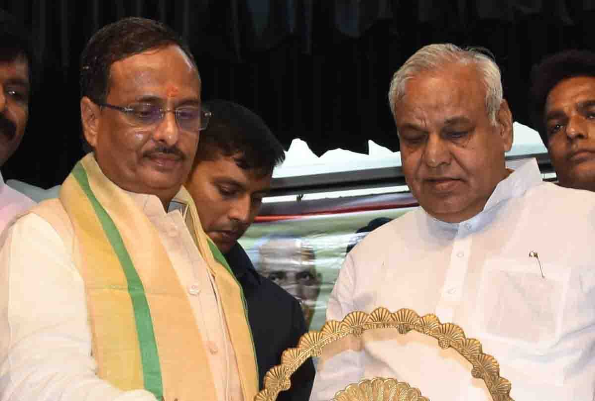 traders besieged the deputy CM over government flaws