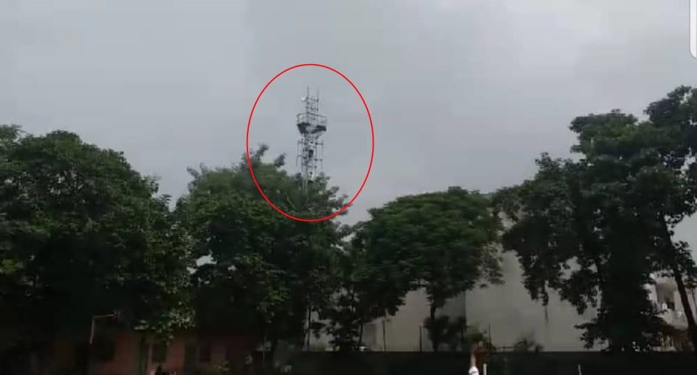 haridwar smjn pg college student climb on tower