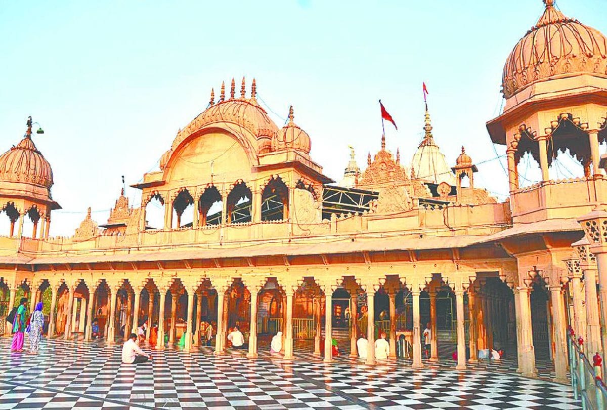 devotees not allow go to radharani temple barsana on radhashtami festival in mathura