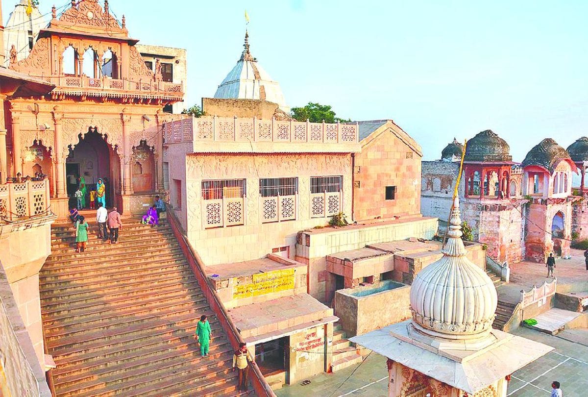 devotees not allow go to radharani temple barsana on radhashtami festival in mathura