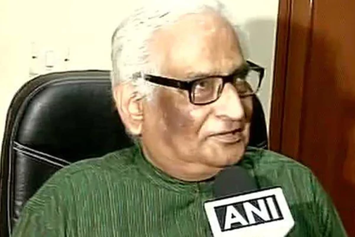 SC issues notice to two persons for allegedly threatening muslim party advocate Rajeev Dhavan