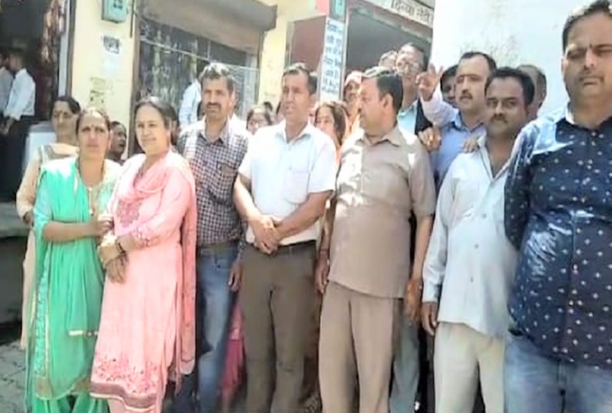 Angry panchayat representatives boycott MP for not asking to sit and eat in rajgarh