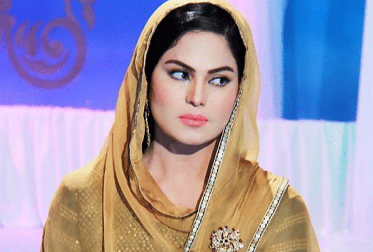 pakistani actress veena malik comment on chandrayaan2 indian users troll her