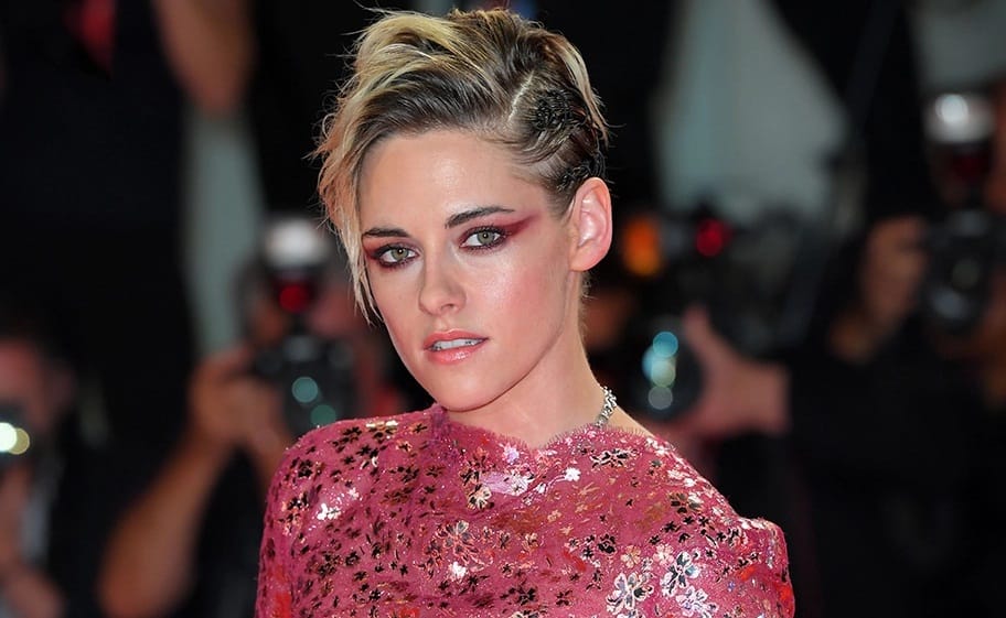 Kristen Stewart has revealed she was told to hide her sexuality