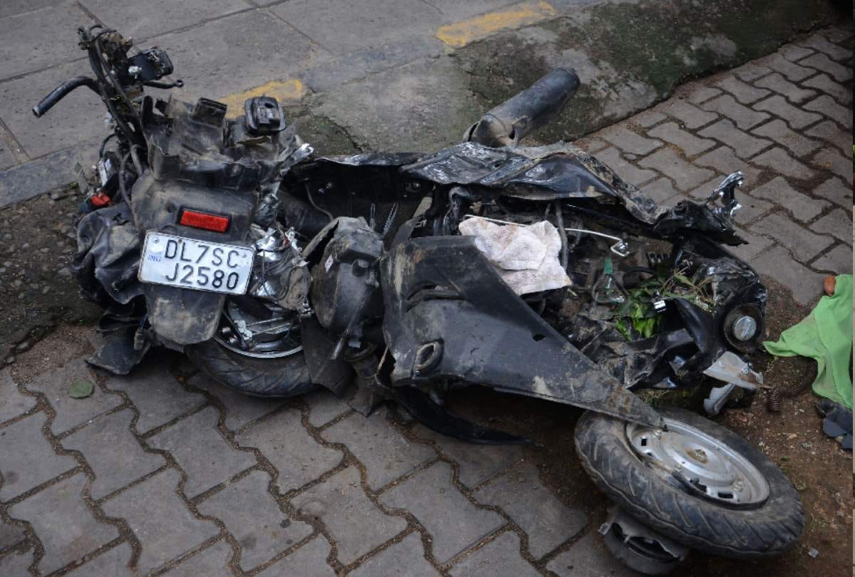 Inform police or ambulance about accident as soon as possible rather than making video