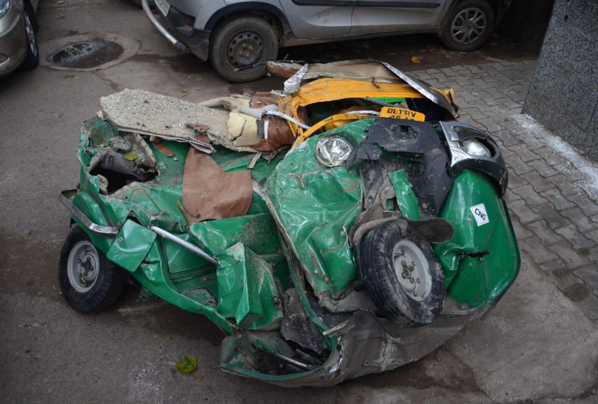 India gate accident accused dumper driver hand fractured reveals reason of accident took 2 lives