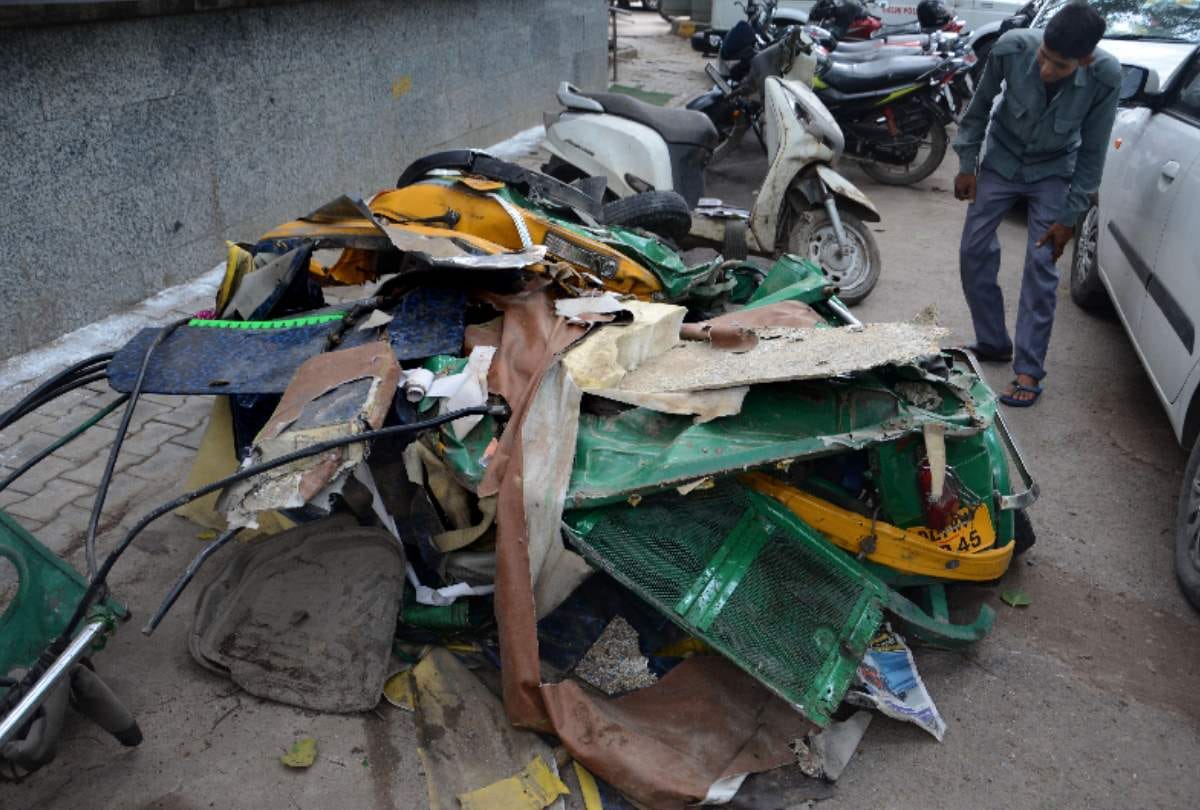 India gate accident accused dumper driver hand fractured reveals reason of accident took 2 lives