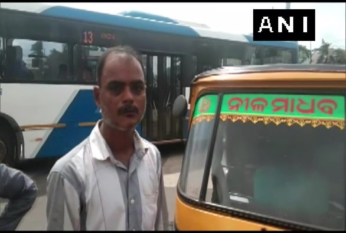 Auto rickshaw driver fined Rs 47,500 for drunk driving and not carrying documents in Bhubaneswar