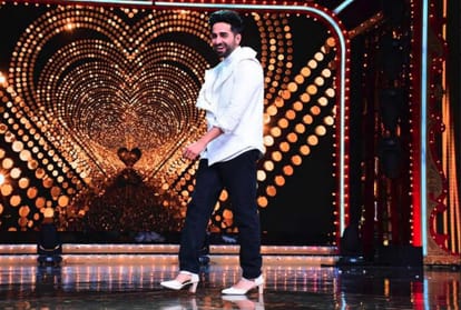 ayushmann khurrana dance with high heals at nach baliye season 9