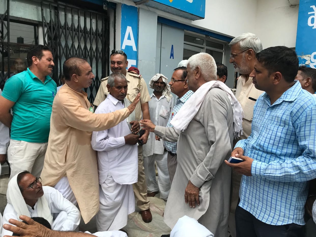 farmer, protest, bank