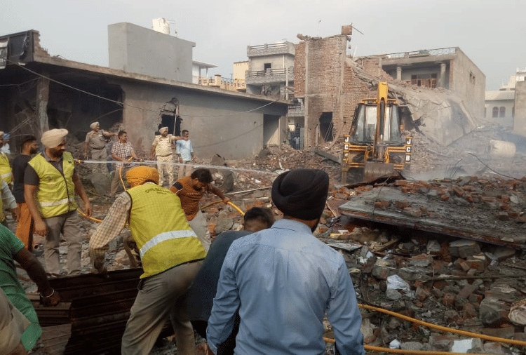 Blast in Crackers Factory In Batala Punjab, Live Photo