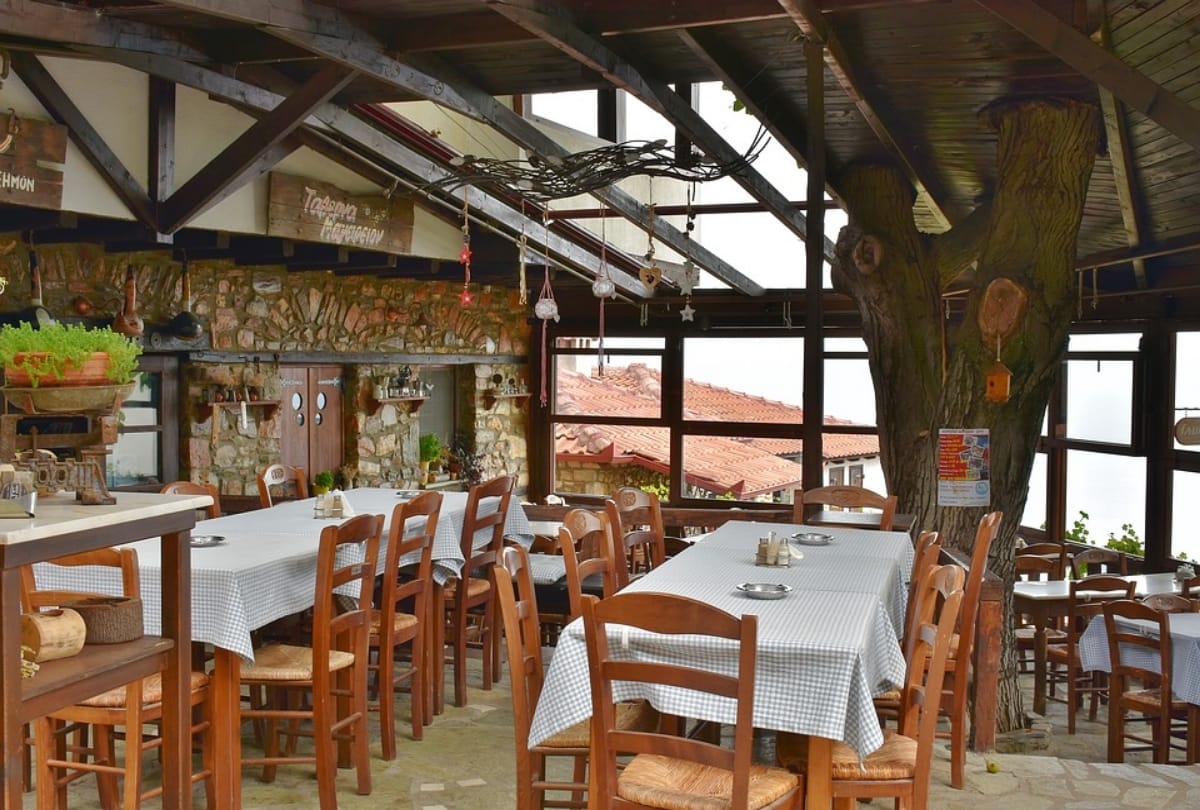 visit chhattisgarh ambikapur garbage cafe to get free food in exchange of plastic