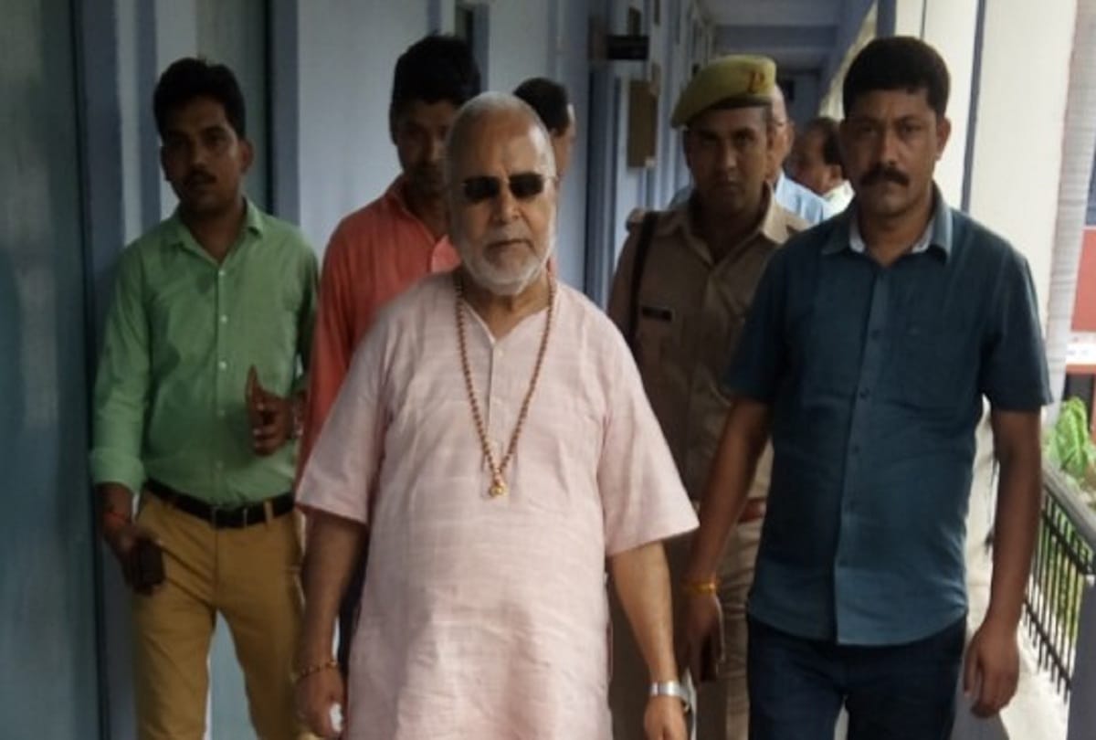 Who is Swami Chinmayanand know everything about his life