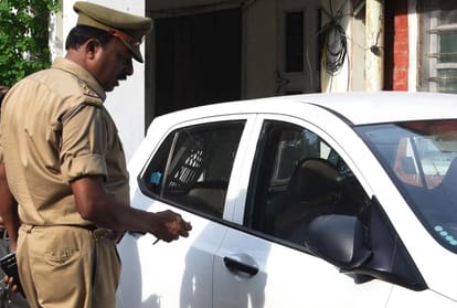 car of sub inspector found in DIG's house in lucknow