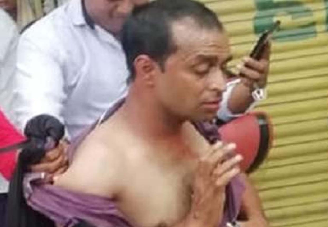 mob beaten tannery worker after spread the rumors of child thief in kanpur