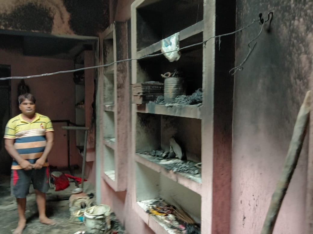 Shop fire caused by short circuit, loss of five lakhs