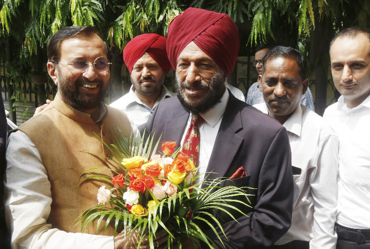 BJP Sampark Abhiyan, Prakash Javadekar visits Milkha Singh's residence