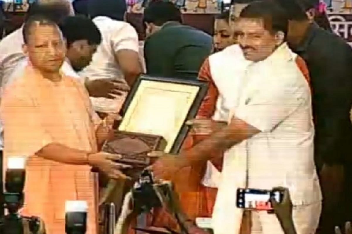 Chief Minister Yogi honor State Teacher Award to Akhlaq Ahmed of Muzaffarnagar
