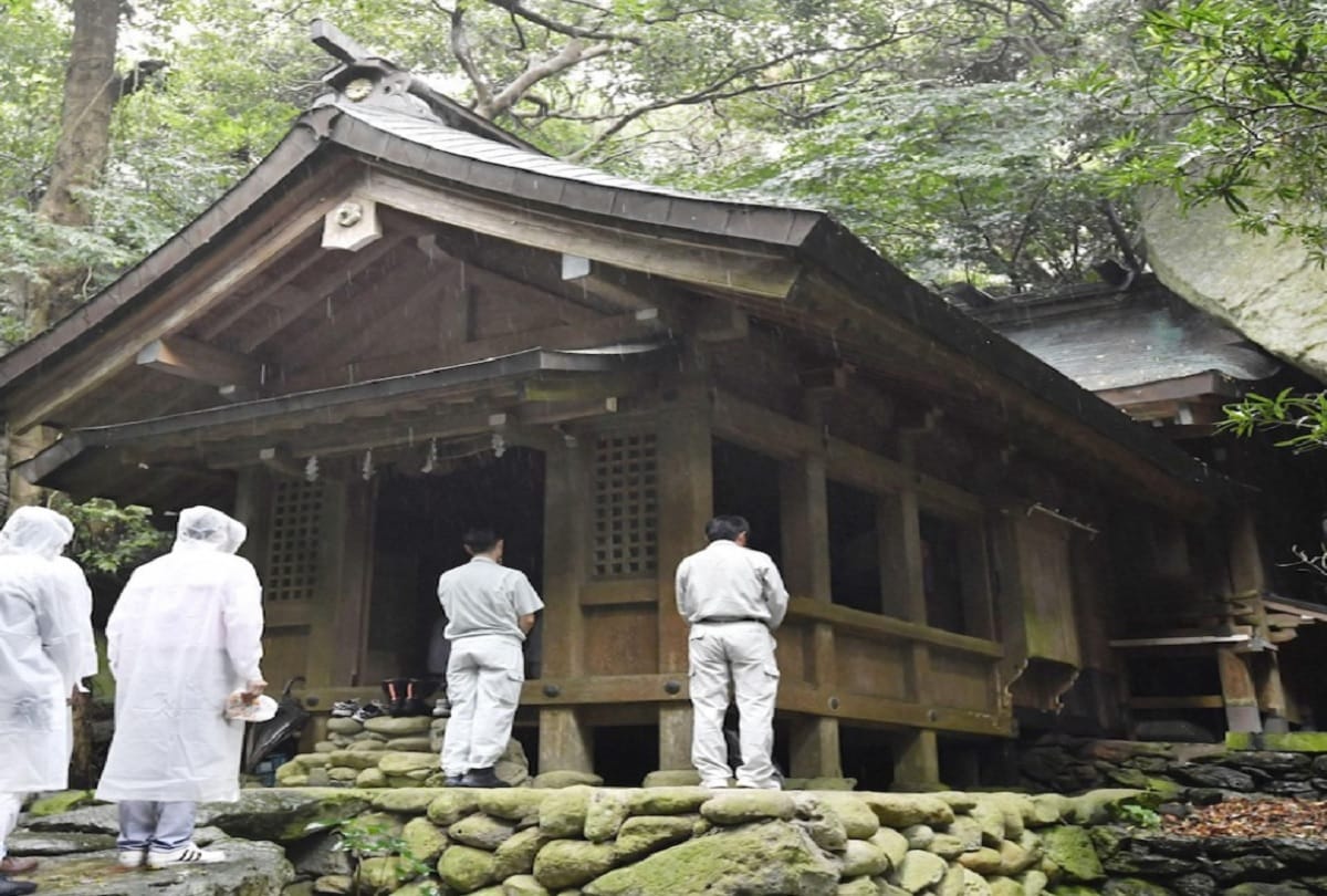 mysterious island of japan where women are strictly not allowed to going
