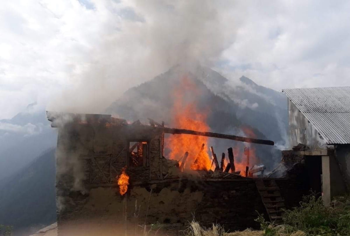 fire breaks out in home pangi chamba himachal pradesh