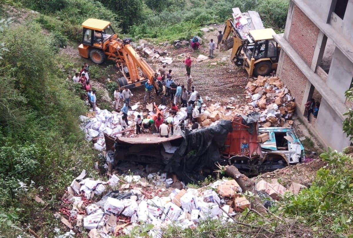 One killed three injured in truck accident in Shoghi Shimla Himachal Pradesh