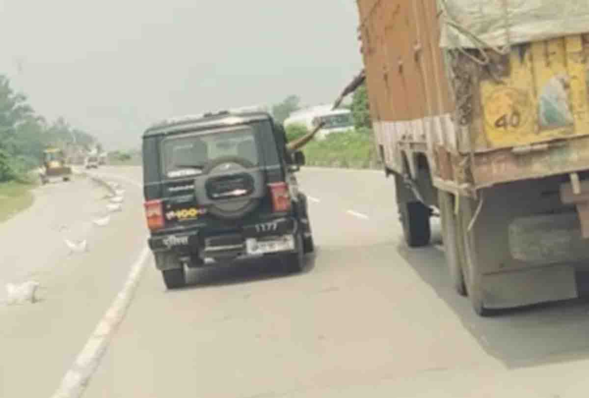 Video of illegal recovery from truck on highway goes viral