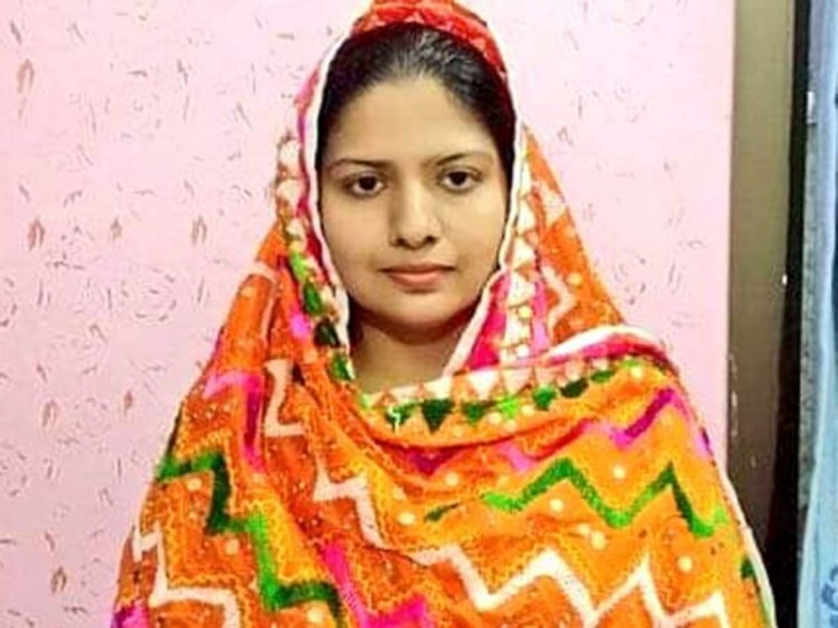 Hindu girl becomes first police officer in Sindh Province of Pakistan
