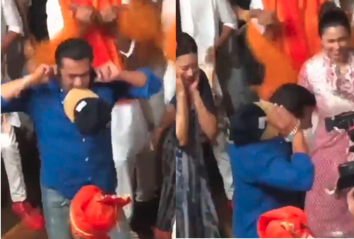 Salman Khan gets Tolls after Aarti at Sister Arpita Ganpati Visarjan