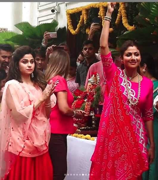 shilpa shetty dance with her husband raj kundra at ganesh visarjan