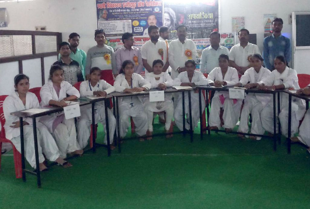 Aparajita 100 Million Smiles quiz competition held in firozabad