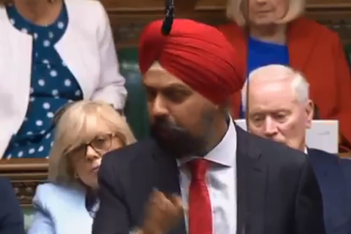 Sikh Lawmaker Tanmanjeet Singh asked Boris Johnson to apologize for his comment on Muslim Women