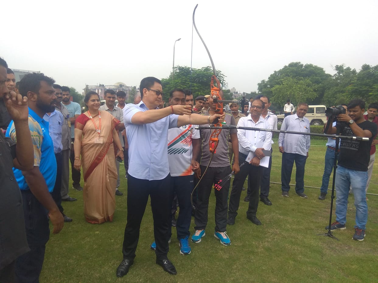 union sports minister hit target in archery