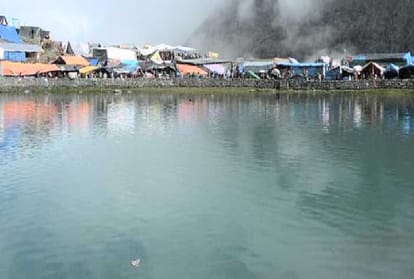 Manimahesh Yatra: Shiva disciples crossed Dal Lake in chamba himachal
