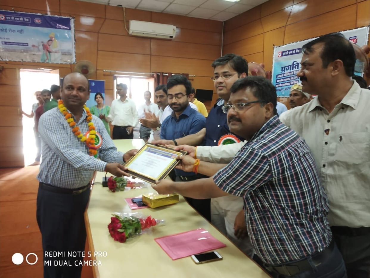 Honoring 300 teachers who have done well