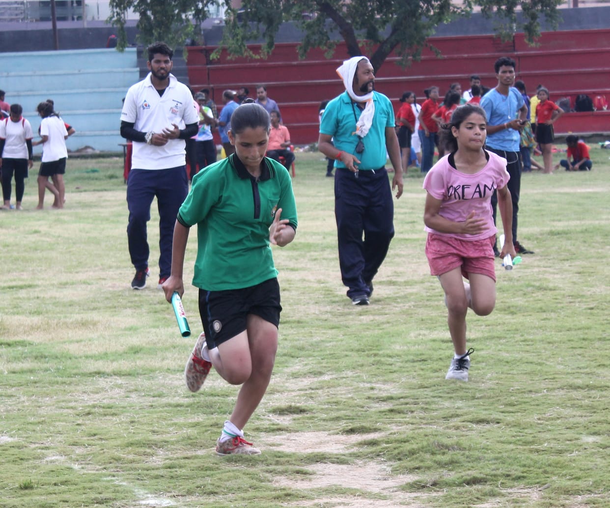 gyan sthaly and shiarwood student run in rilay race