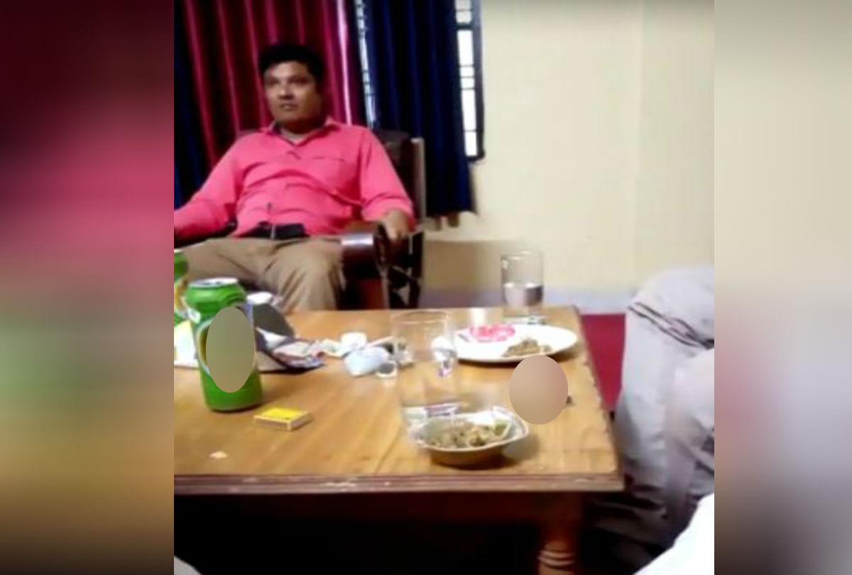 Video of liquor party in hospital of Shikohabad goes viral