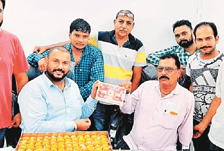 Lab Attendant Wins Bumper Lottery of One Crore 50 Lakh
