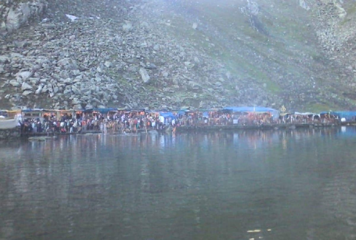 Manimahesh Yatra: Shiva disciples crossed Dal Lake in chamba himachal